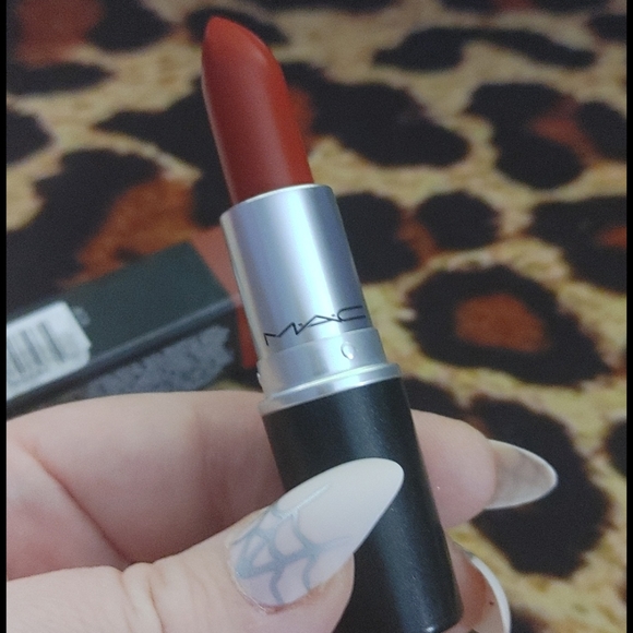 MAC matte lipstick in 602 Chili - Picture 5 of 7